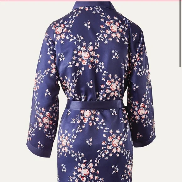 Morgan Lane Robe - Picture 3 of 6